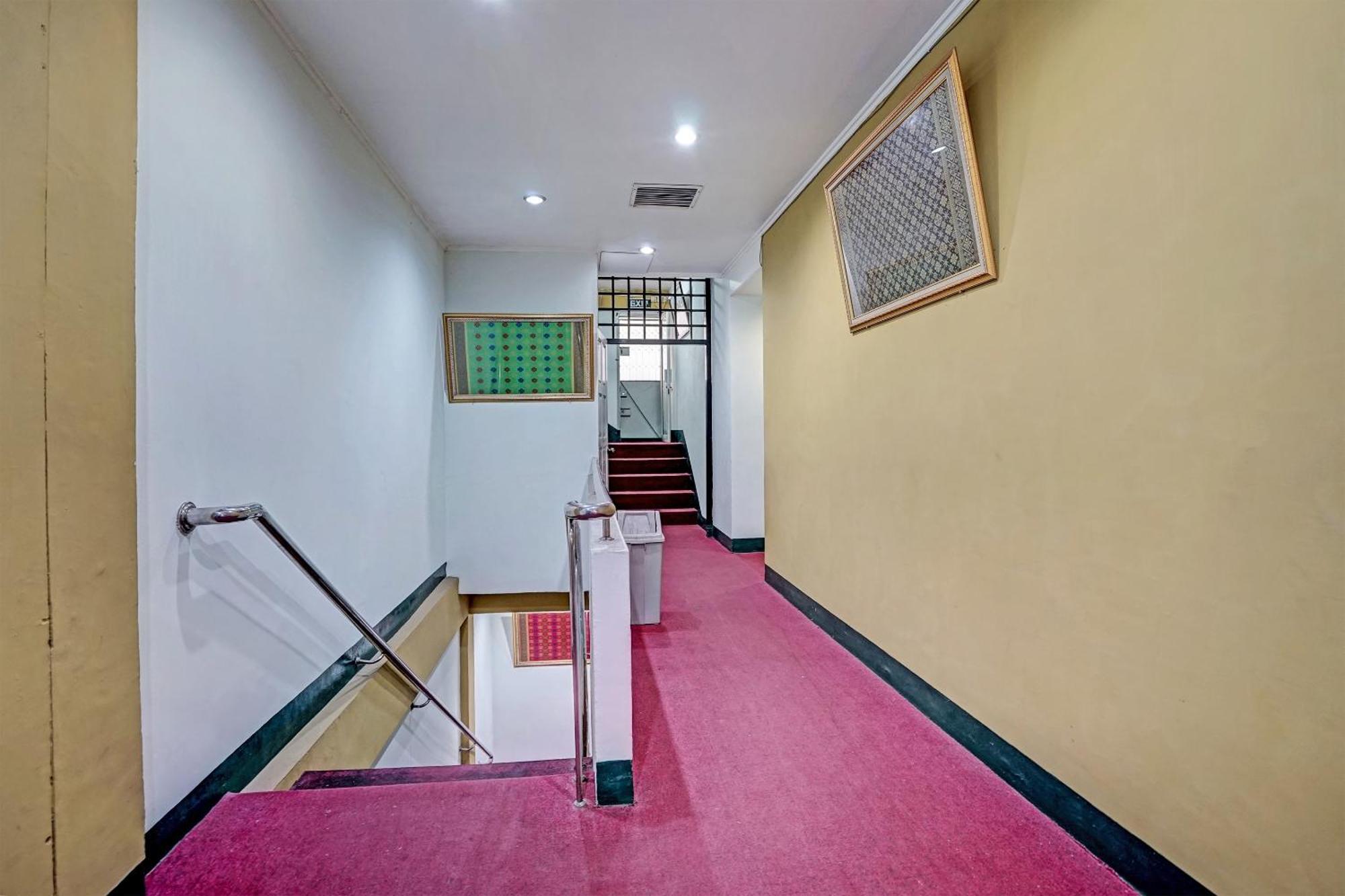 Super Oyo 91805 Hotel Wisma Bari Palimbão Exterior foto